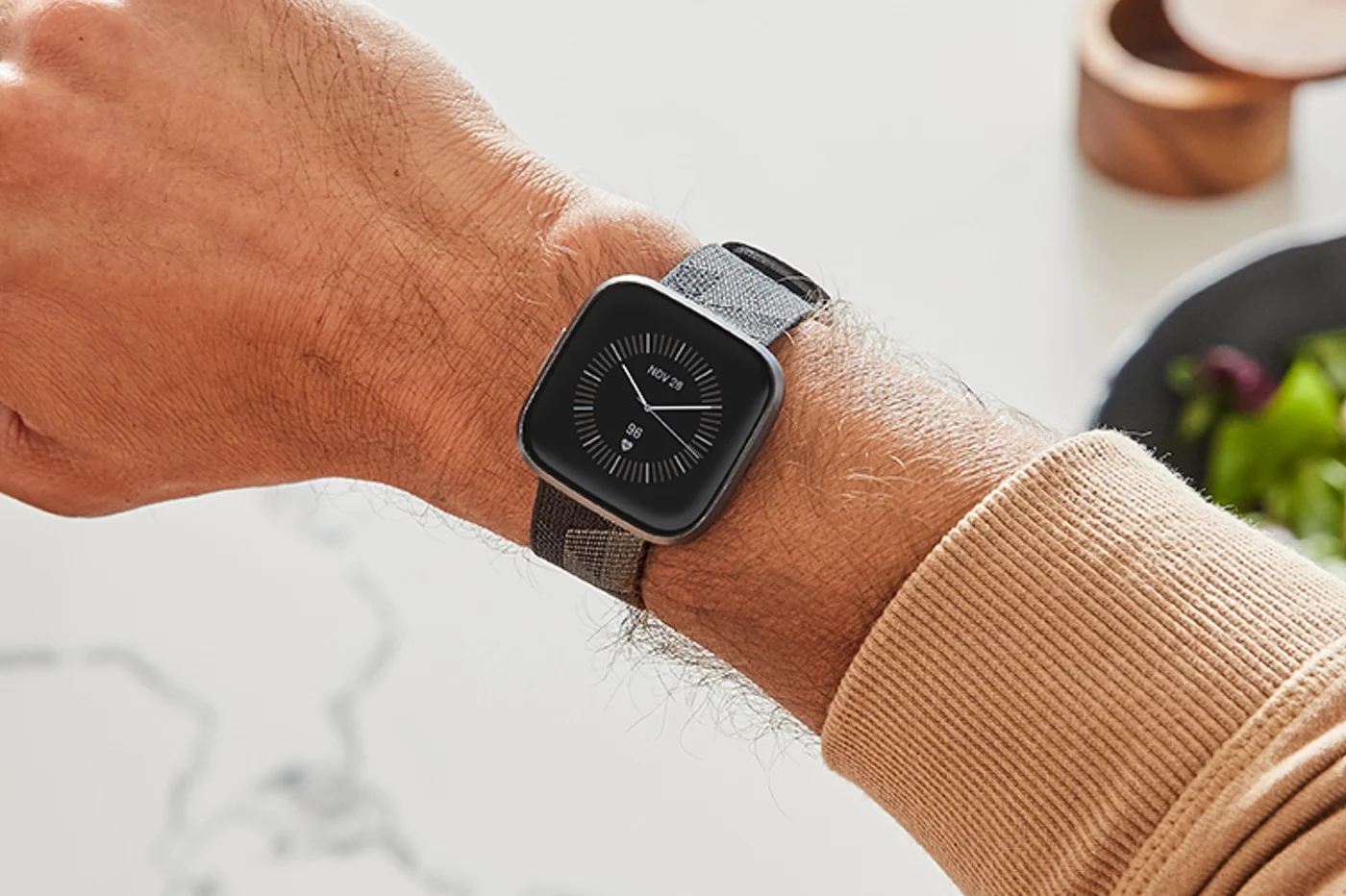 Fitbit が Alexa 対応の Versa 2 ウォッチと 10 ドルのサブスクリプションを発表