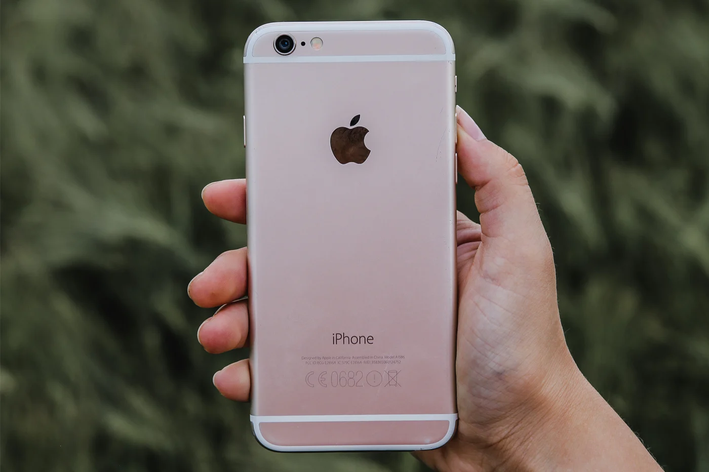 古い iPhone と iPad に iOS 12.4.6 をインストールできるようになりました