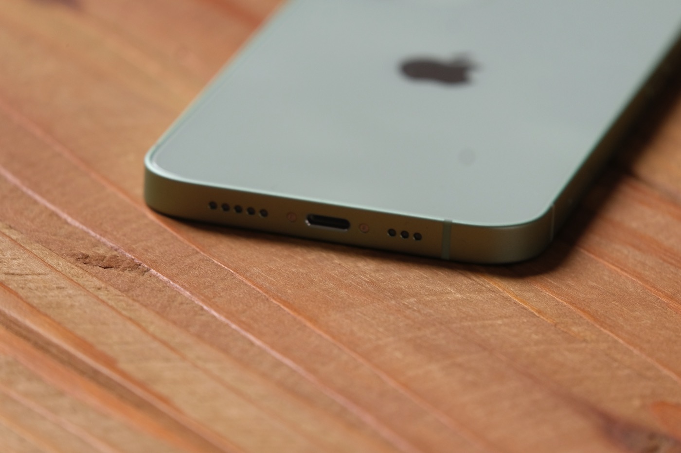 iOS 16はクリーンエネルギーのためにiPhoneの充電を最適化します