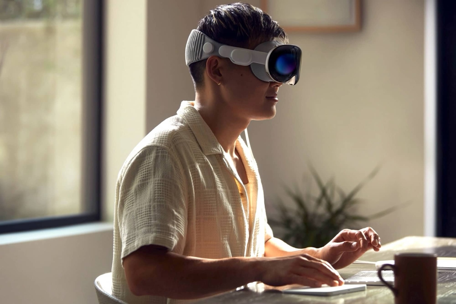 Vision Pro: メガネ着用者にとっては複雑になる