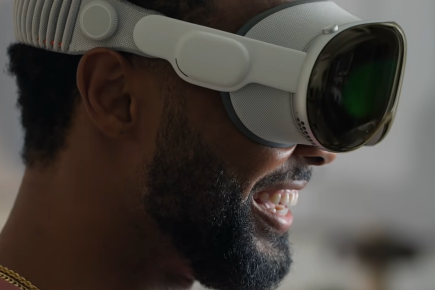 Apple が Vision Pro の使い方をビデオで紹介