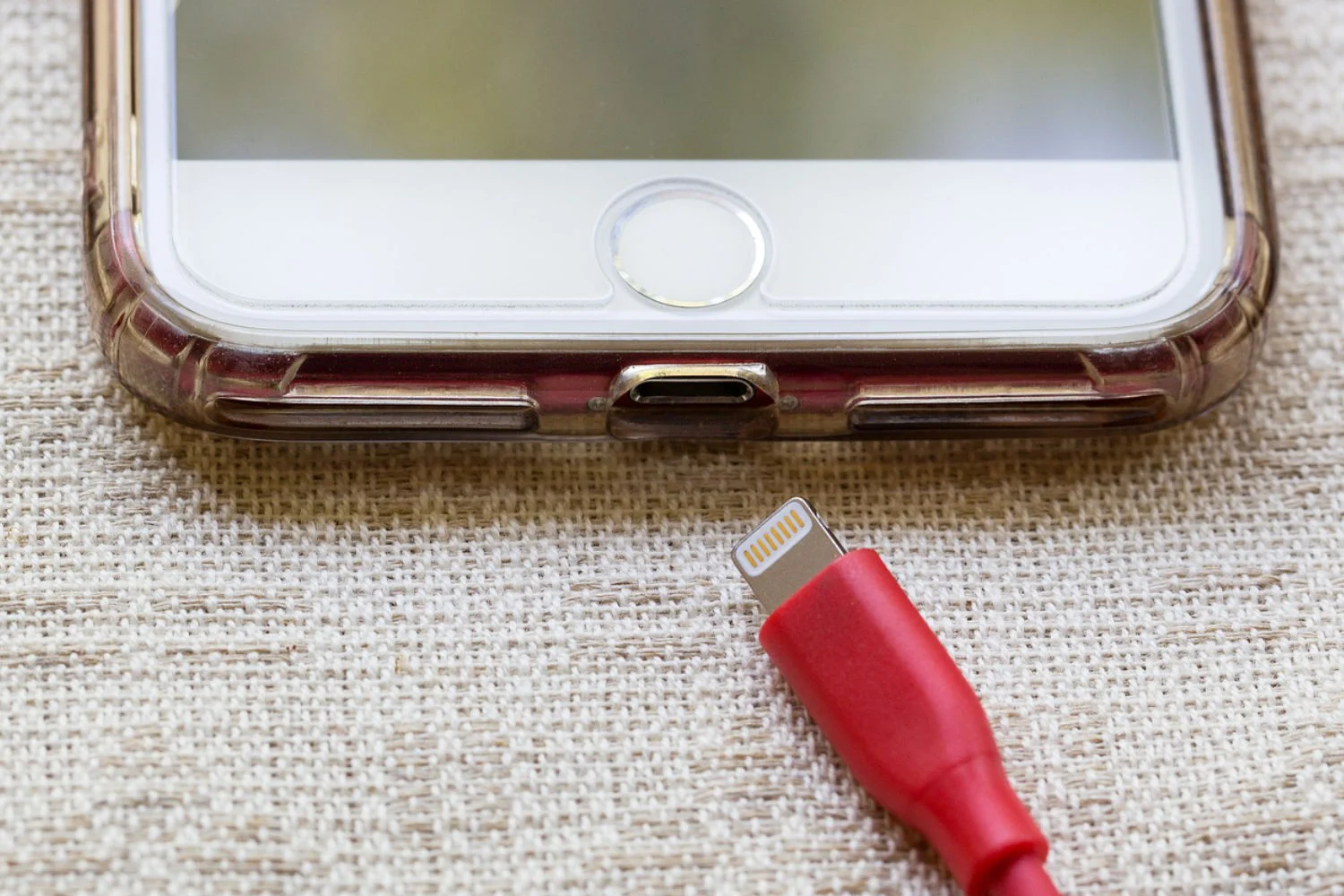 iOS 17.4: Apple、iPhone 15のバッテリー設定にタッチ