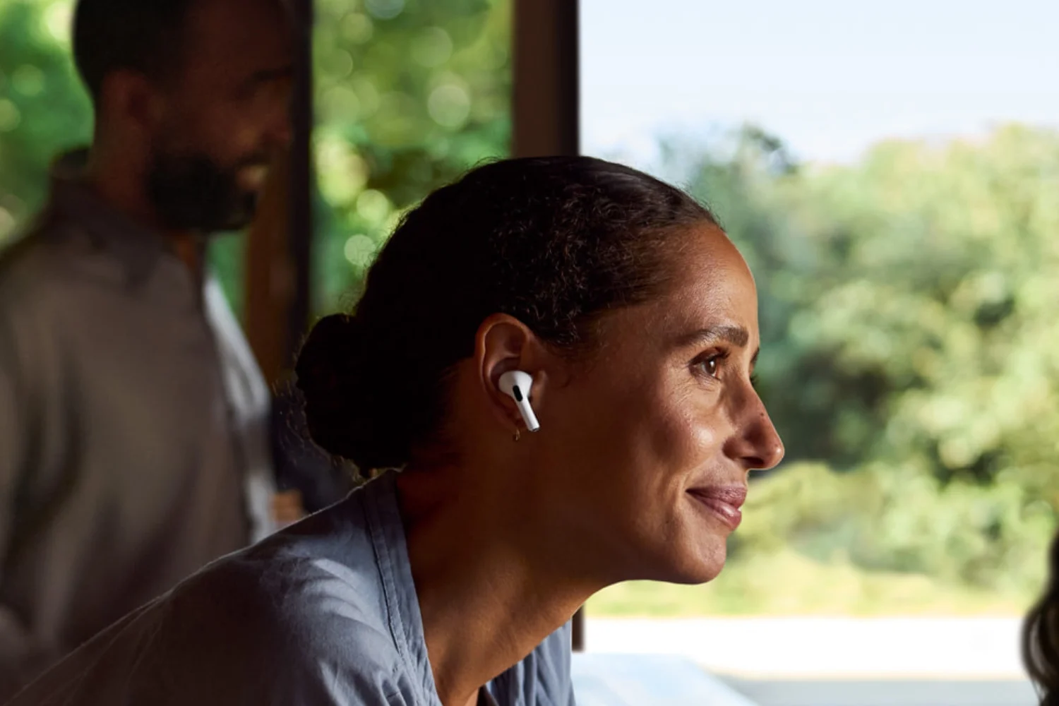 AirPods 4: その革新的なデザインについてさらに詳しく知る