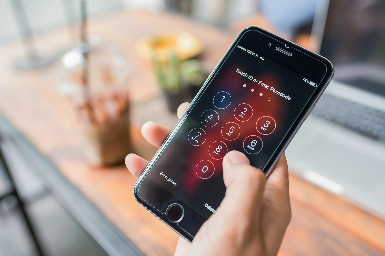 警察が使っているこのツールでiPhoneのロックを解除できるのでしょうか？