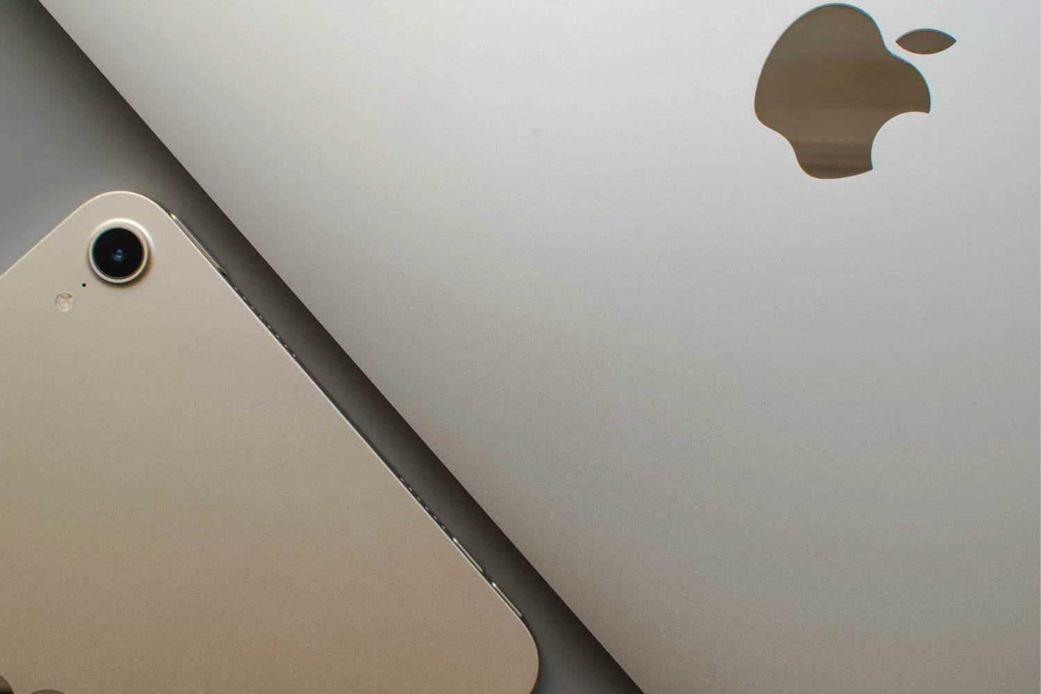 iPadまたはMac：アプローチ上の大きな18.8インチの折りたたみデバイス