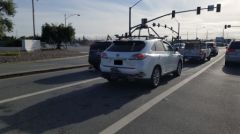 Appleの自動運転テストカーがガレージから出発：最初の写真