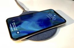 Aukey Qi ワイヤレス充電器のテスト: エレガントな iPhone 充電 (+ プロモーション コード) のためのアルミニウム、ファブリック、フィネス!