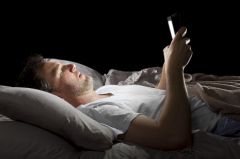 実用的な iOS: iPhone にはリアルナイトモードはありませんが、明るさをさらに下げることは可能です